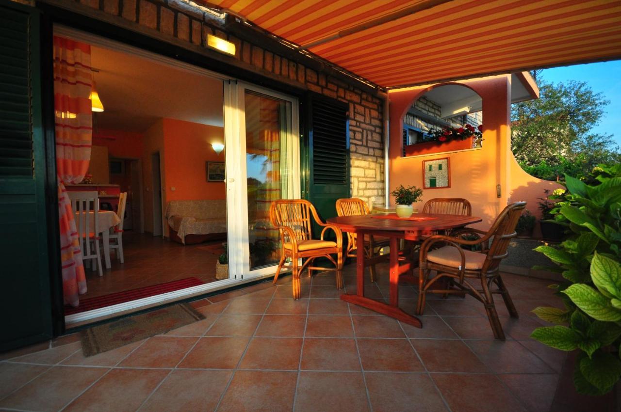 Tri Palme Apartment Prvic Sepurine Exterior photo